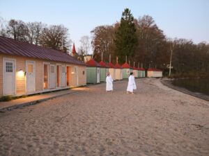 Bastubad i ett historiskt badhus vid Vättern