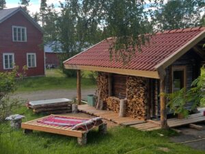 Traditionell vedeldad bastu i Dragnäs hos Lapland Adventures